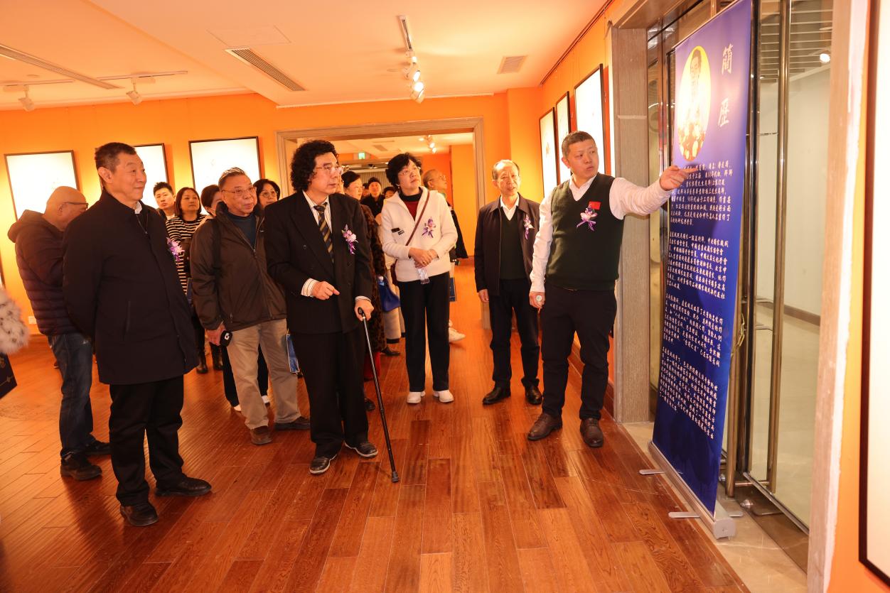 一片繁花宛若春，静远斋中遍国珍——“繁华似锦·卢宏斌中国画展”暨文化进万家研讨会在沪成功举办