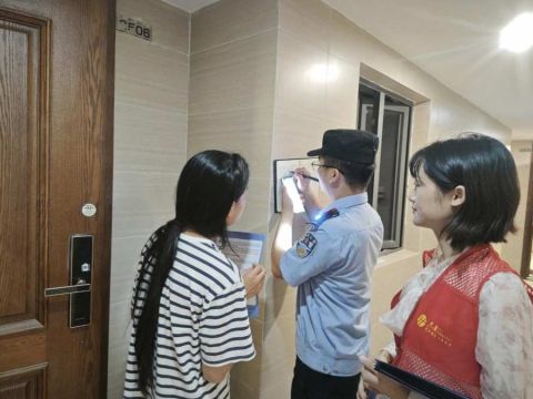 重庆高新区虎溪街道学成社区:“微网格”变身“红管家”