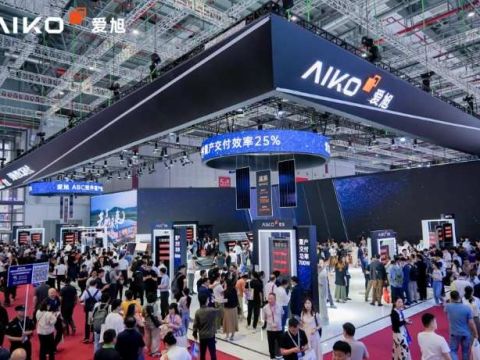 爱旭25%+效率“满屏”组件引爆SNEC展 开创N型ABC产业价值新时代