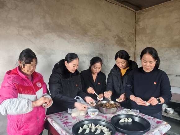 江西交投吉安西收费所：冬日送暖 情系困难职工