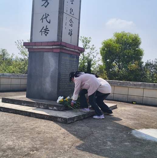 江西永新县怀忠中心小学组织开展清明祭英烈活动