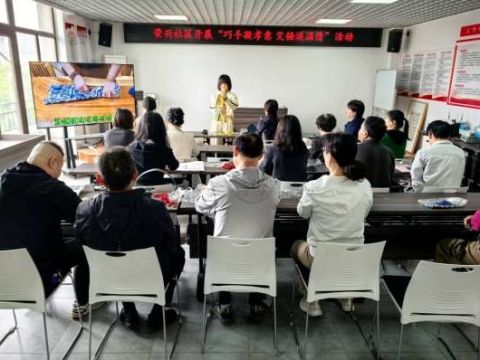 艾锤传递孝意温情——沧州市荣兴社区母亲节活动