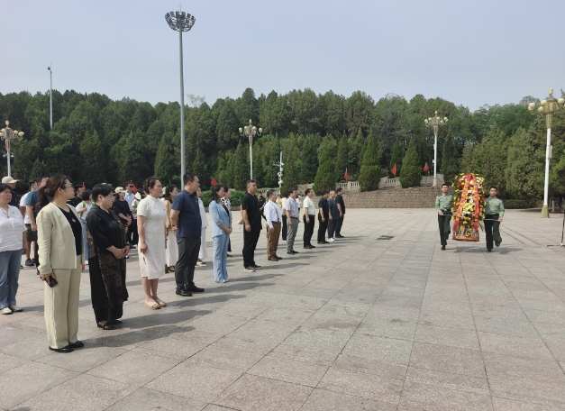 河北省不动产商会与富力地产河北公司联合举办主题党日活动并观摩西柏水镇项目