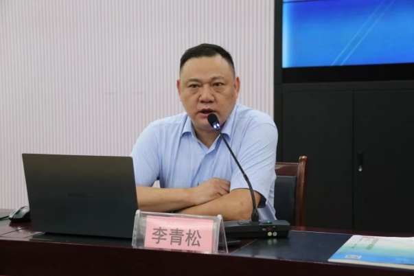 “高考直通车”驶入安远一中  精准导航志愿填报之路