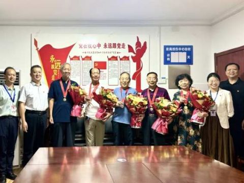 洛阳市第一人民医院举办“光荣在党50年”纪念章颁发仪式