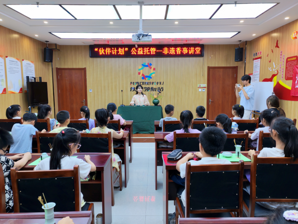 河北肃宁暑期公益托管：青春加料 课程加分 成长加彩