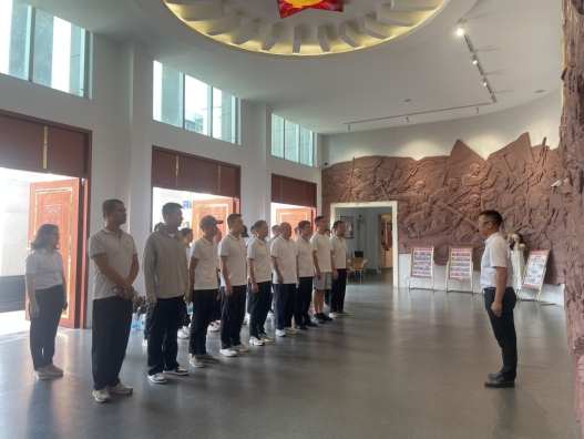 缅怀先烈忆初心 江西吉州区习溪桥街道退役军人“八一”共赴红色教育之旅