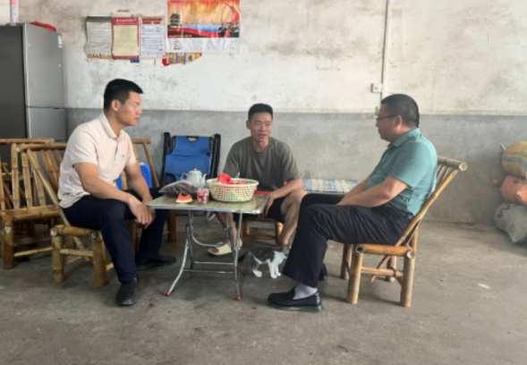 江西安远县塘村乡：“八一”情暖老兵 共话家国担当