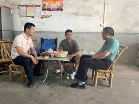 江西安远县塘村乡：“八一”情暖老兵 共话家国担当