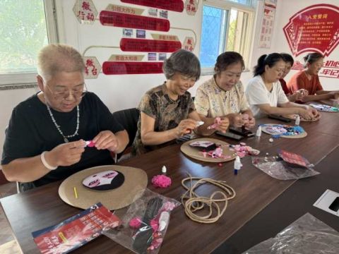 非遗进社区：沧州市兴元社区开展京剧花旦脸谱制作活动