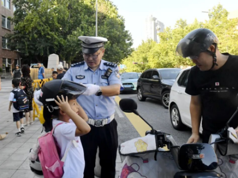 青岛亮剑交通隐患，百日攻坚保平安——道路交通安全百日攻坚行动