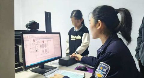 双节坚守——户籍窗口的别样“警彩”