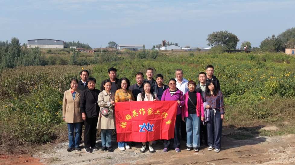 河北省灵寿县作家协会：采风黑山村  共绘振兴美