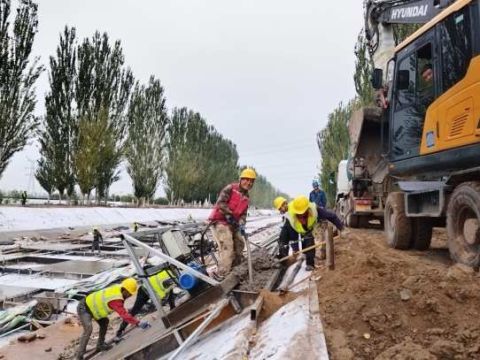 汉延渠畔鏖战急  抢时保灌润良田