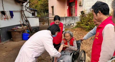 重阳暖夕阳！江西安远县塘村乡入户义诊把健康服务送到老人“家门口”