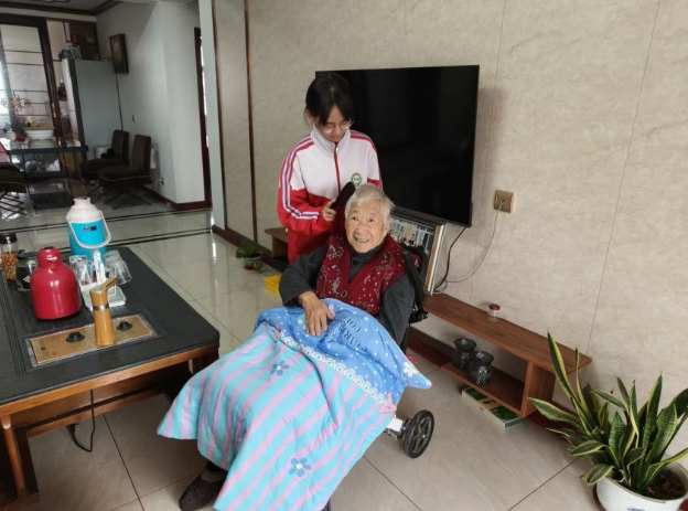 重阳慰英魂,青春勇担当