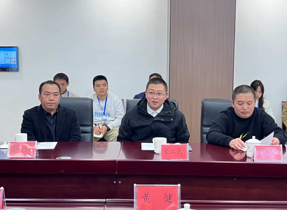 贵州遵义市播州区新民镇：在筑流动党员“高飞不断线” 筑城有家更有为