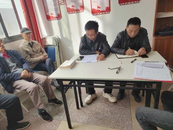 银发映初心 江西安福县城关中学退休党支部上党课深学细悟