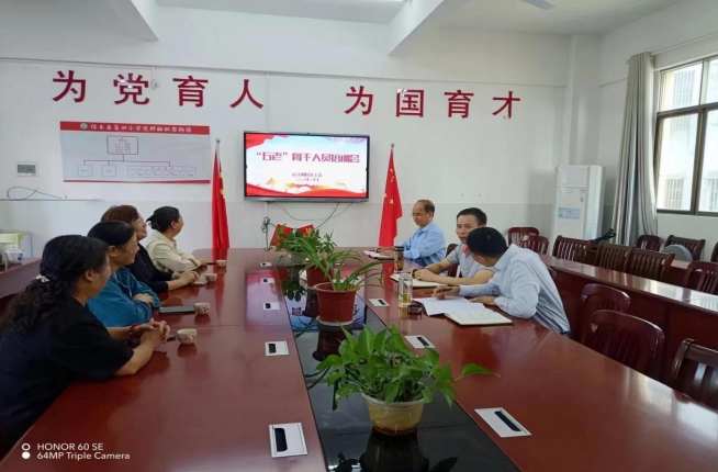 余晖：真情护苗  余热生辉