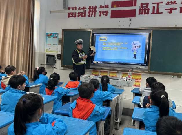 江西吉安市岔路口小学开展交通安全主题教育活动