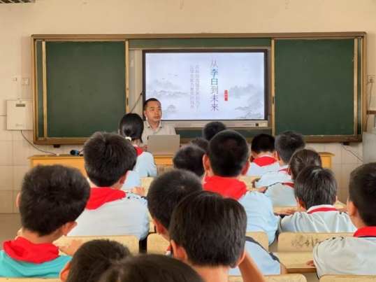 承古智铸思政魂 驭科技育新人才—— 江西信丰县万隆乡乡长李铈昉赋能小学思政课堂