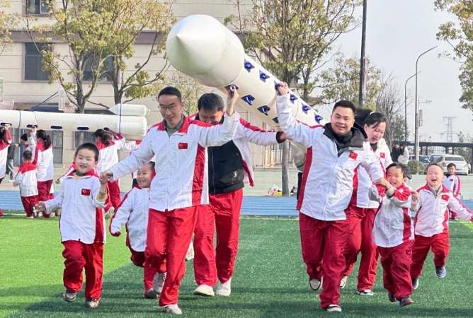 江西遂川县龙泉幼儿园举办亲子运动会