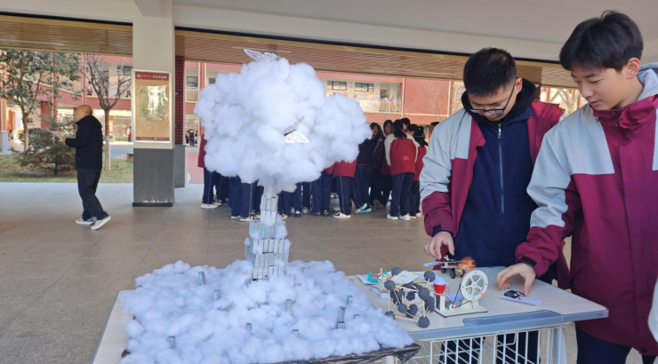 逐光科技 筑梦强国——铜川市王益中学第五届校园科技节启幕