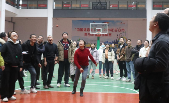 江西遂川县燕山中学举行班主任心理团辅活动