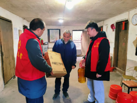 江西安远县塘村乡：送暖传党恩 &nbsp;帮扶启新程