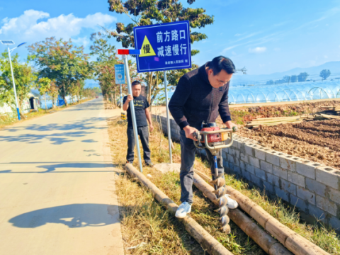 小路口守护大安全&mdash;&mdash;云南勐海曼洪村委会&ldquo;12123工程&rdquo;筑牢农村道路安全防线