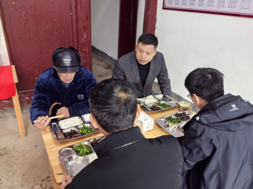 守护“舌尖上的幸福晚年”——江西永新县才丰乡深化幸福食堂陪餐制度的实践与探索