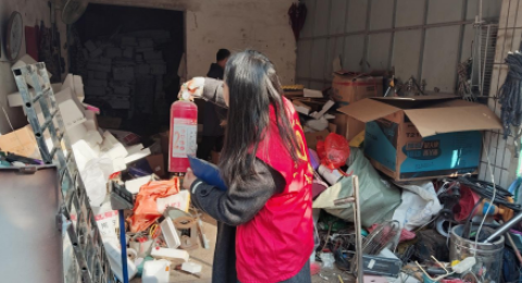 罗山社区开展商铺灭火器专项检查筑牢消防安全防线