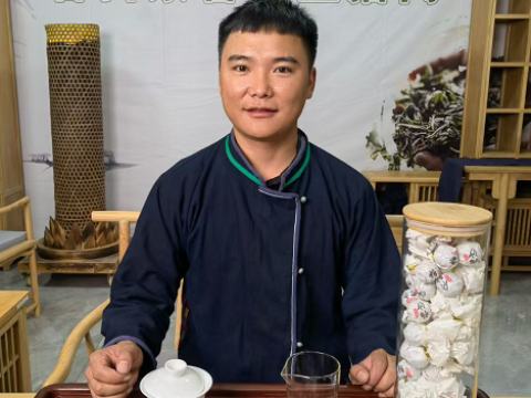 从金融学子到&ldquo;茶山支书&rdquo;&mdash;&mdash;记云南勐海县格朗和乡帕沙村党总支书记黄志强