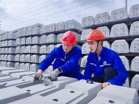 七载筑路铸重器 奋楫扬帆启新程&mdash;&mdash;甘肃铁投房桥铁路装备制造有限公司成立七周年纪实