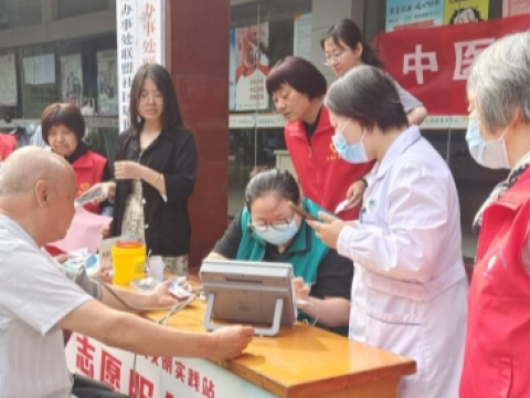 东郊办多社区联动开展全国助残日活动