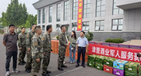 致敬军旅 情暖军营