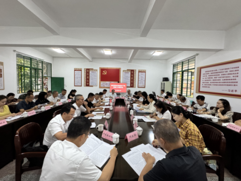 云南西双版纳州召开离退休干部党建工作座谈会