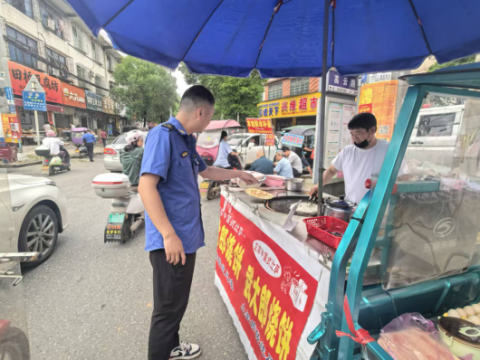 为民服务践初心&nbsp;&nbsp;高崇山赶场焕新颜&mdash;&mdash;双清区高崇山镇疏堵结合优服务，绘就民生幸福图
