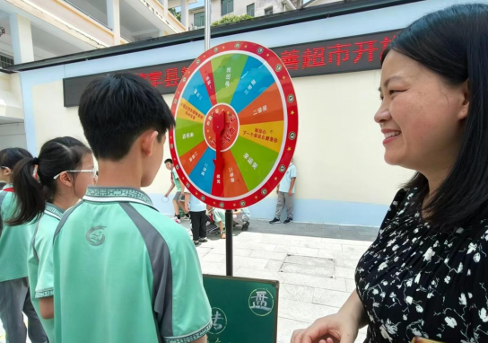 多元评价促成长 向善超市乐校园——江西信丰县第三小学举行善评・励行校本课程实践暨向善超市活动