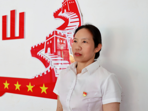周蓉：柔肩担重任 丹心映茶乡