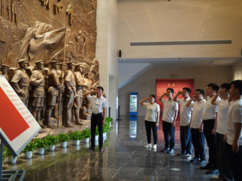 江西安远县天心镇组织预备党员赴&ldquo;赣南三整&rdquo;天心整军学习园举行入党宣誓仪式