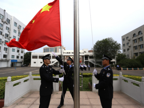 青岛城阳公安隆重举行庆祝中国共产党成立105周年升国旗仪式