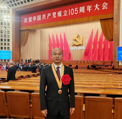 北方机电工业学校优秀毕业生祁峰获“全国优秀共产党员”殊荣