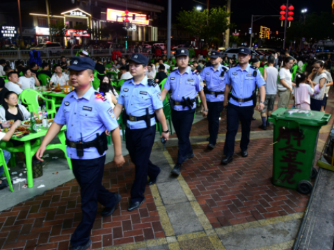 甘肃麦积公安：纵深推进夏夜治安巡防 &nbsp;筑牢辖区平安防线