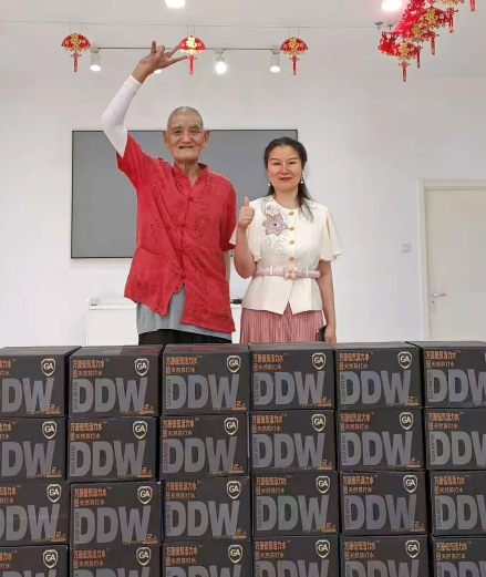 万原智农走进房山光荣院开展爱心捐赠——万原低氘水致敬革命老兵，守护长辈饮水健康