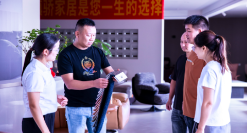 云南文山市：党建&ldquo;红色引擎&rdquo;驱动&ldquo;未来之光&rdquo;点亮幸福路