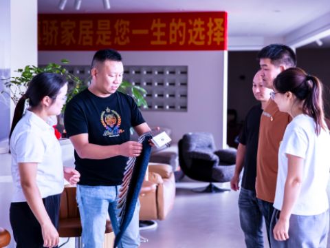 云南文山市：党建&ldquo;红色引擎&rdquo;驱动&ldquo;未来之光&rdquo;点亮幸福路