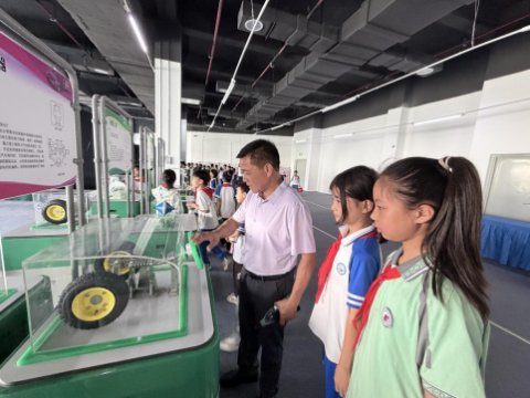 党建引领研学实践 科技筑梦点亮童心&mdash;&mdash;江西信丰县九渡小学开展科技馆科普研学活动