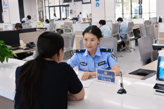 河北雄安丨一条热线暖民心 疏解落户有温度